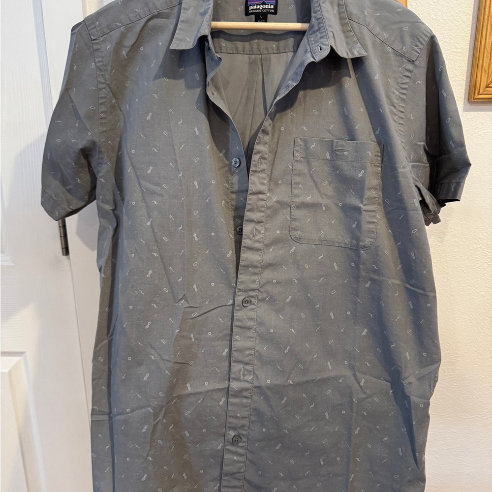 Blue/Gray Short Sleeve Button Men's Shirt - rock climbing design